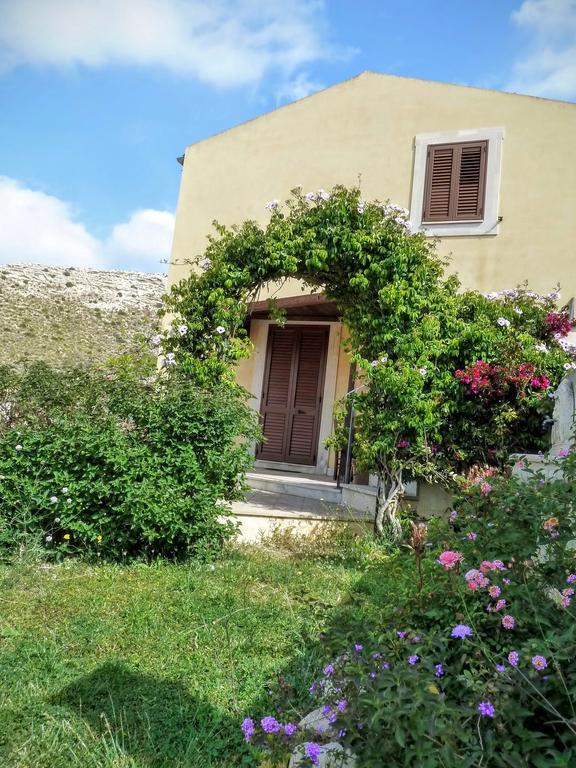 فيلا نوتوفي Agriturismo Timpa Del Sole المظهر الخارجي الصورة